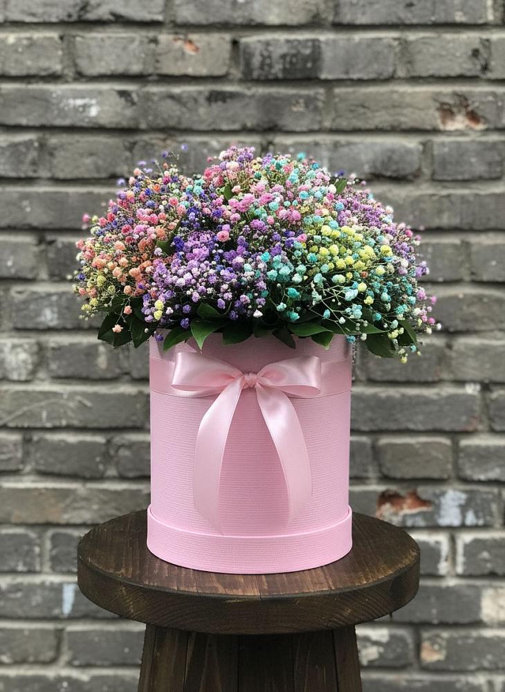 Цветочная композиция из Гипсофила и Розы в шляпной коробке в Тенгинской