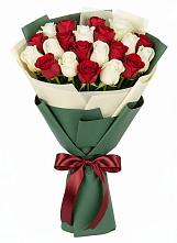 Букет Микс из красных и белых роз в Тенгинской