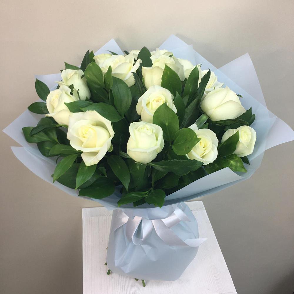 Букет 15 Белых роз Проуд в Тенгинской