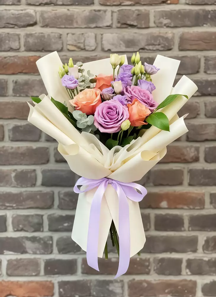 Букет цветов из: Лизиантусы и Розы в Тенгинской