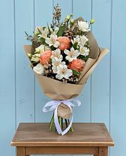 Букет цветов из:  Альстромерии, Лизиантусы, Розы и Хризантемы в Тенгинской