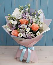 Букет цветов из:  Лизиантусы, Розы, Альстромерии и Гипсофила в Тенгинской