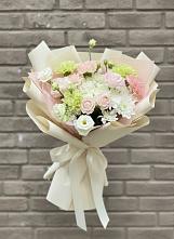 Букет цветов из:  Гвоздики, Розы, Лизиантусы и Хризантемы в Тенгинской