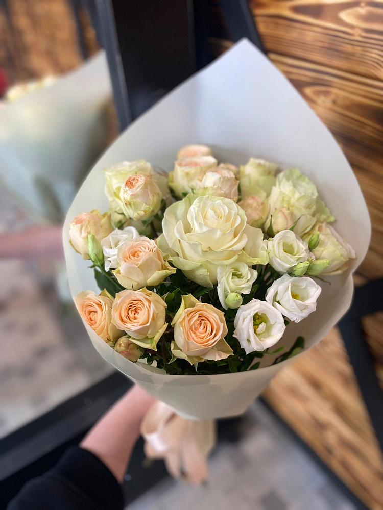 Букет цветов из: Розы и Лизиантусы в Тенгинской